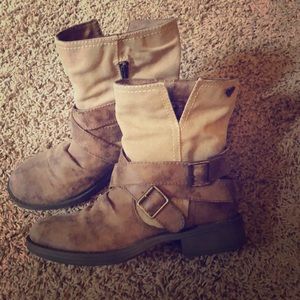 Roxy boots